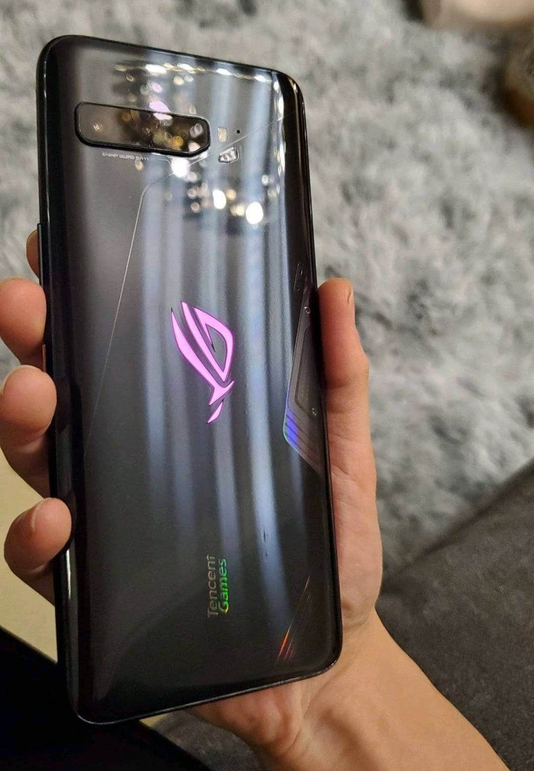 Live images of ROG Phone 3 have appeared on the Internet